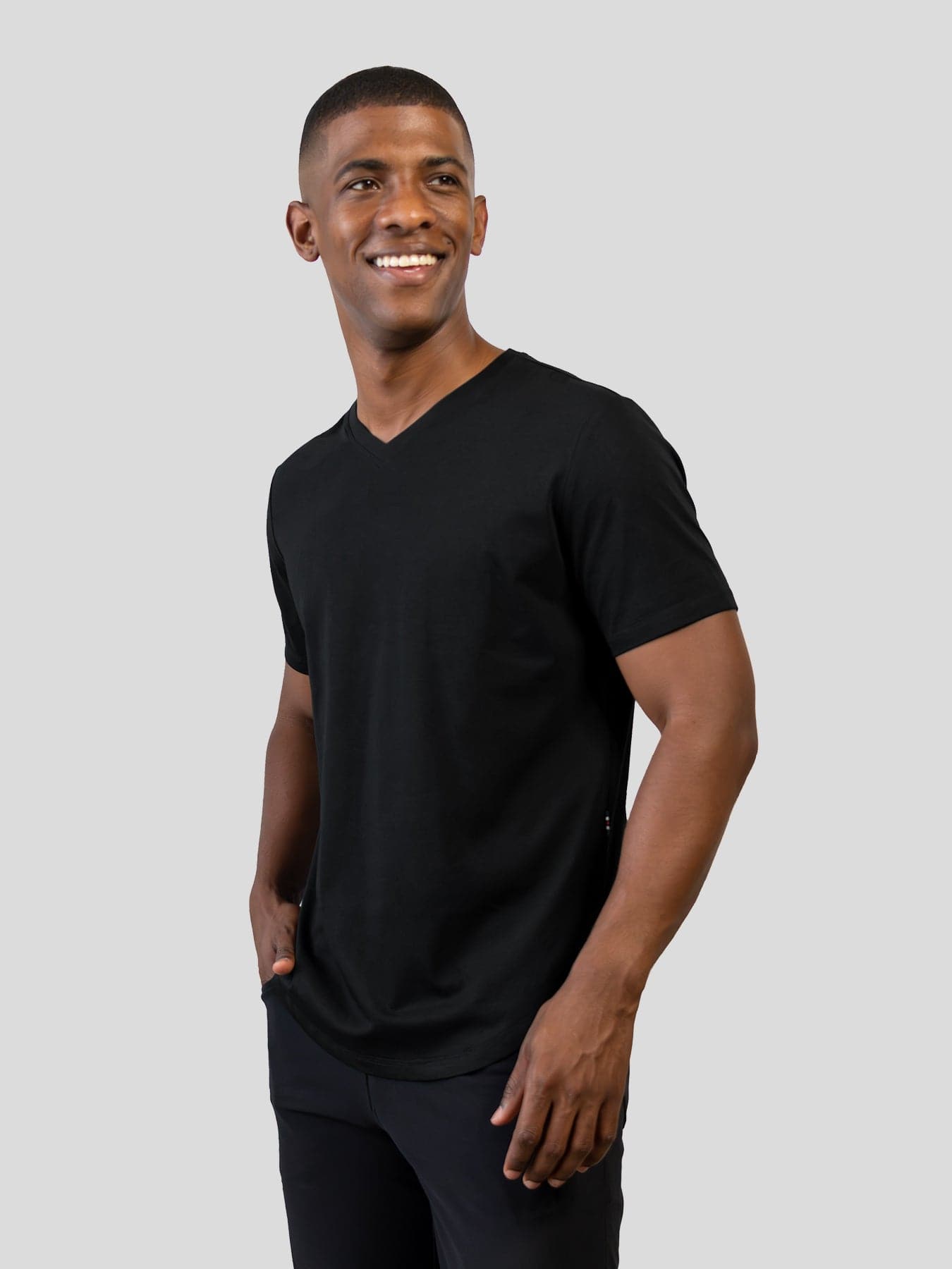 muscle fit curved hem t shirt