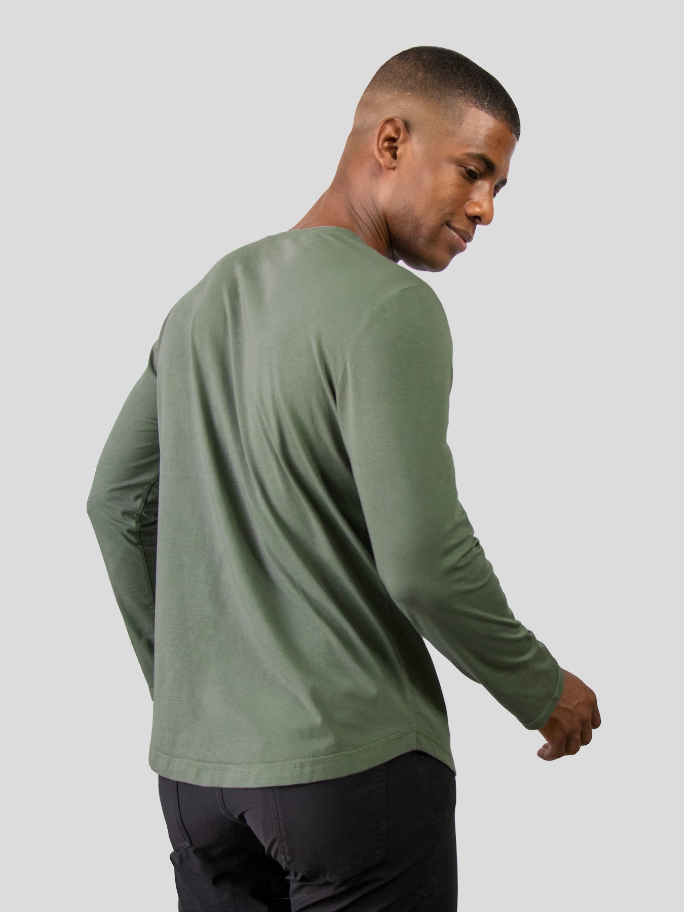 StaySmooth Long Sleeve Curve Hem Tee: Slim Fit